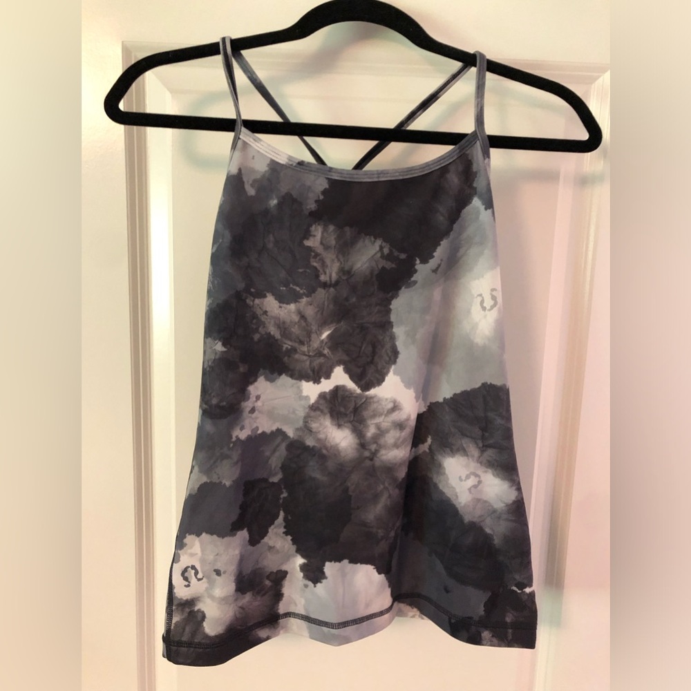 Lululemon size 6 barely worn workout tank with built in bra